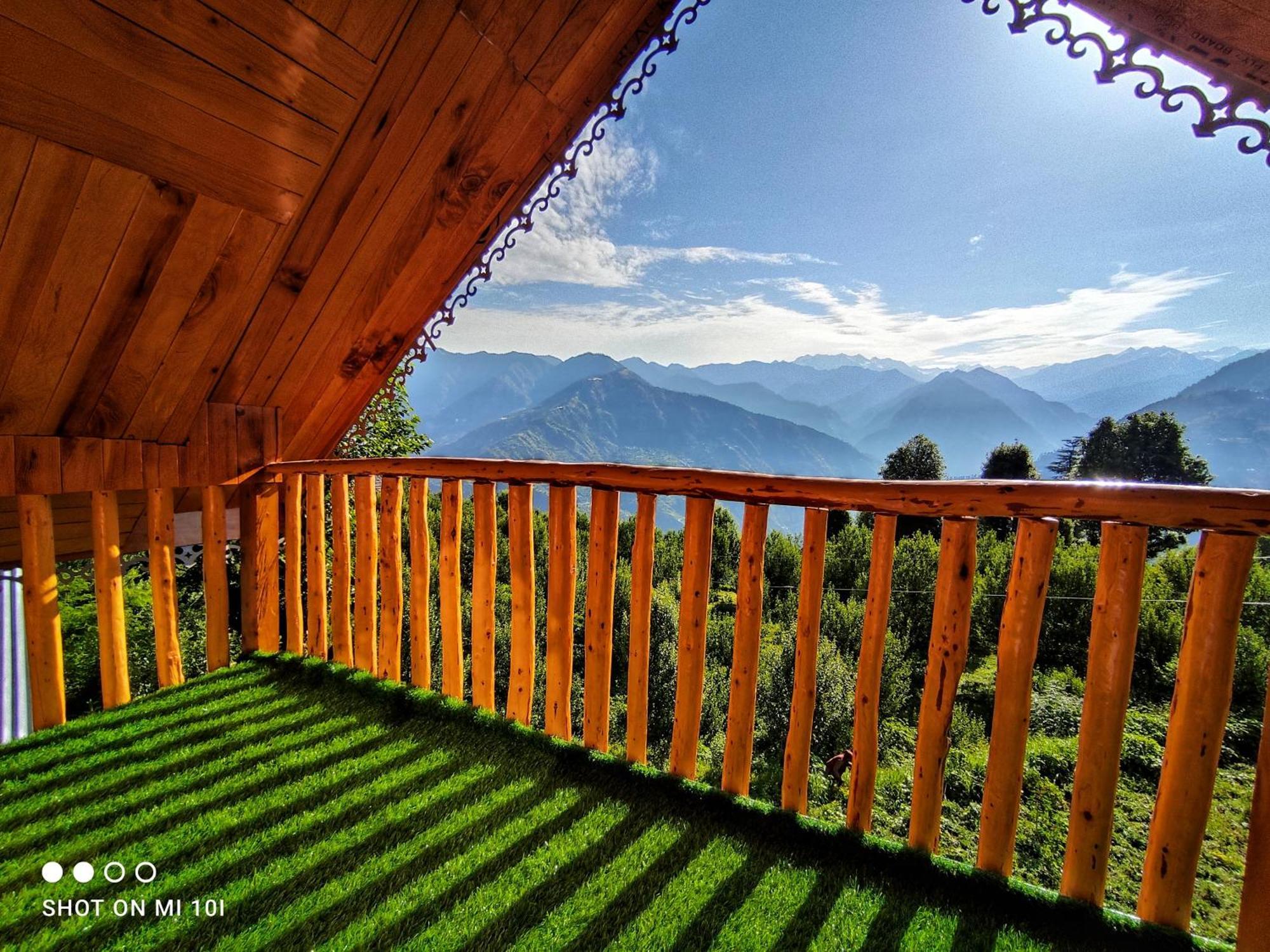 The Tree Top Treehouse Jibhi Hotel Exterior photo