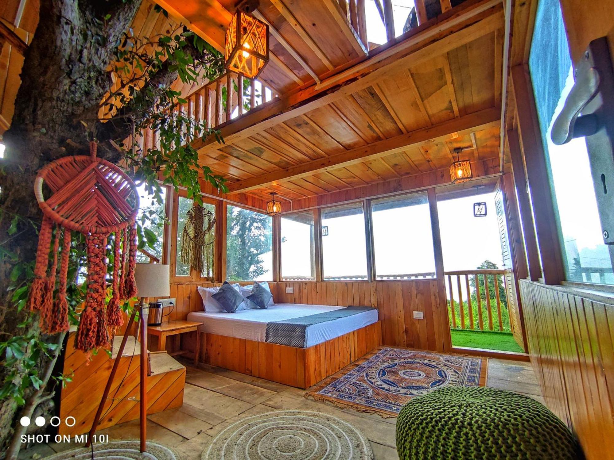 The Tree Top Treehouse Jibhi Hotel Exterior photo