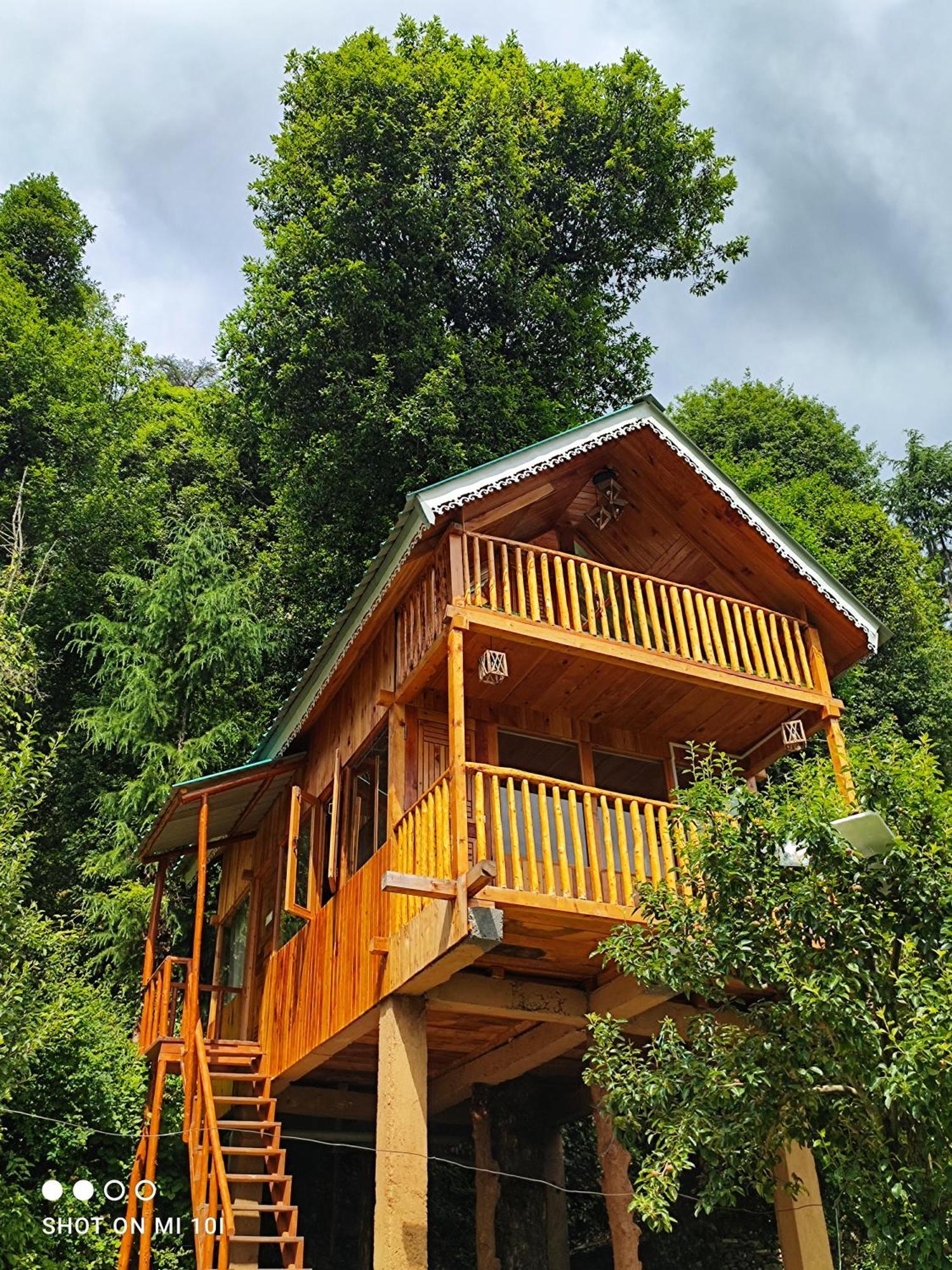 The Tree Top Treehouse Jibhi Hotel Exterior photo